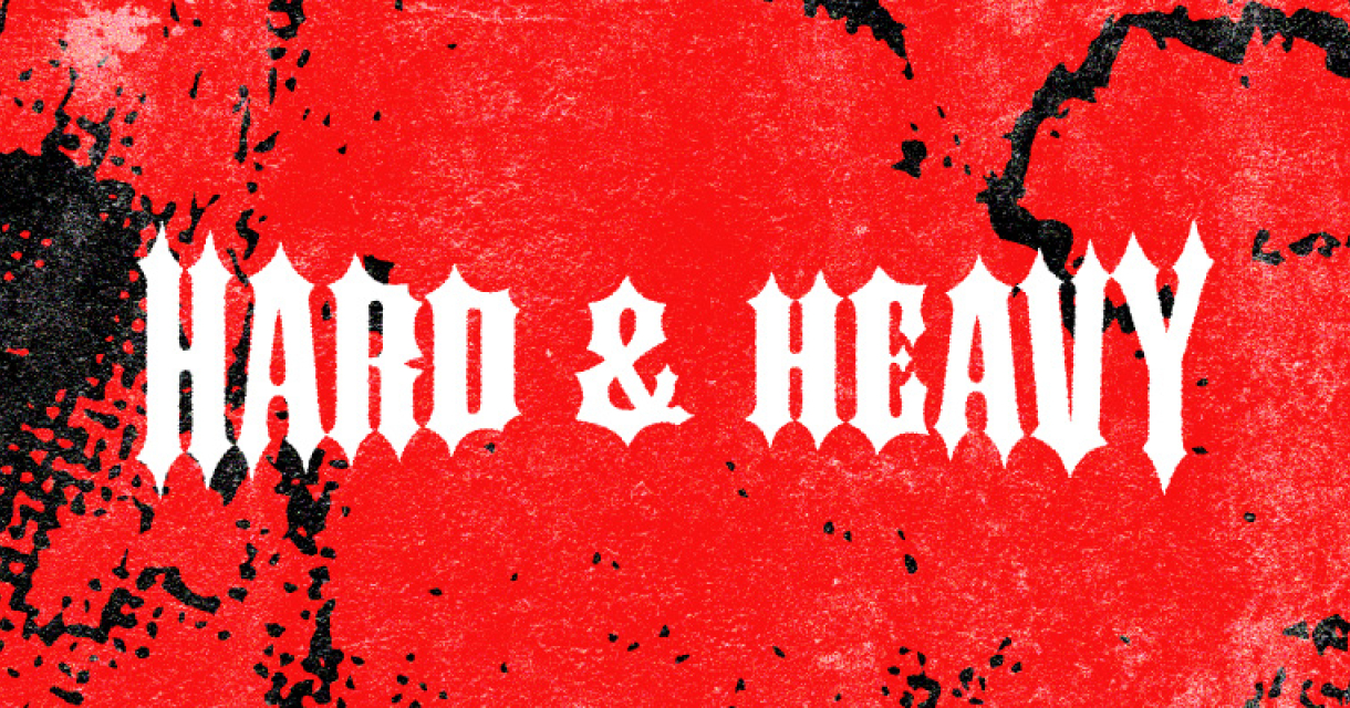Rood en zwart banner met de tekst 'Hard & Heavy'.