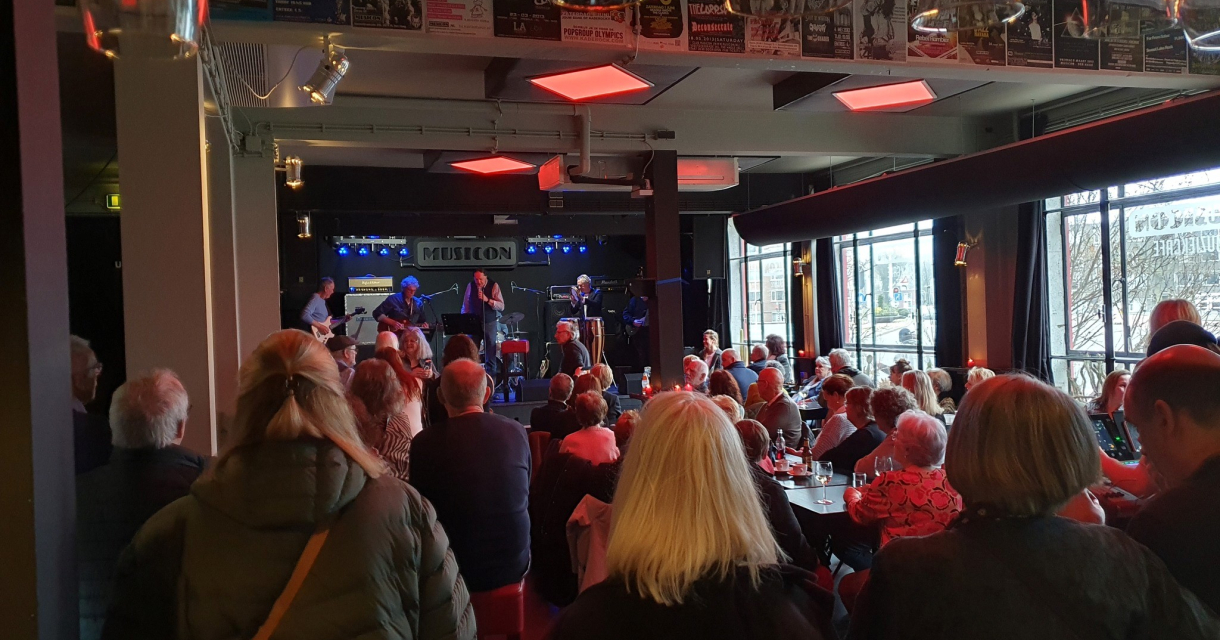 RockaDonts op podium in Musicon.