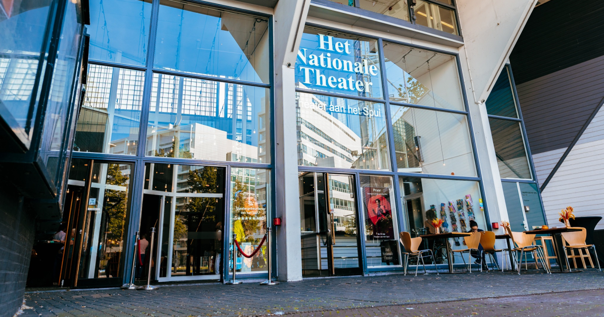 Modern gebouw van het Nationale Theater in Den Haag.