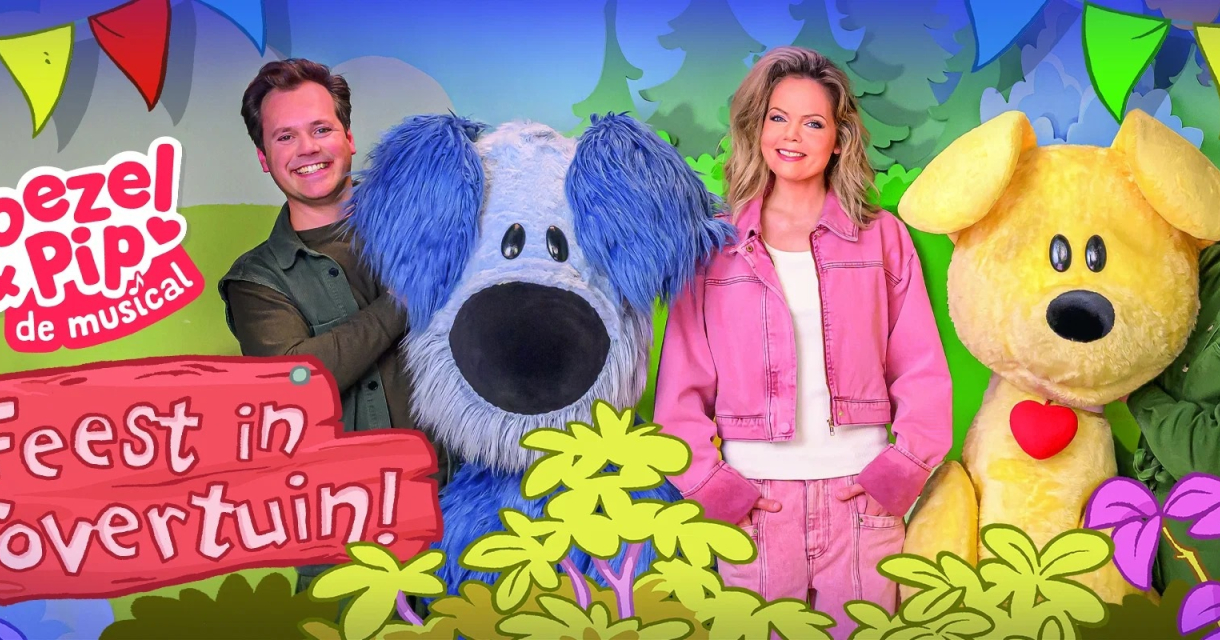 Woezel, Pip en acteurs in een kleurrijke tuin setting