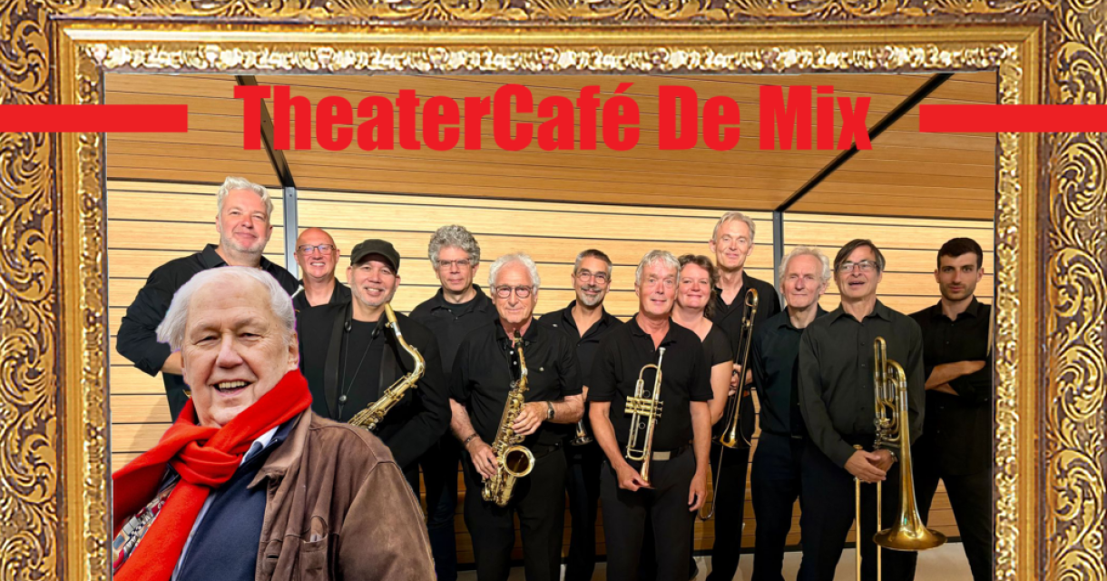 Een groep muzikanten poseren in zwart terwijl ze in TheaterCafé De Mix staan. Op de voorgrond Edwin Rutten.