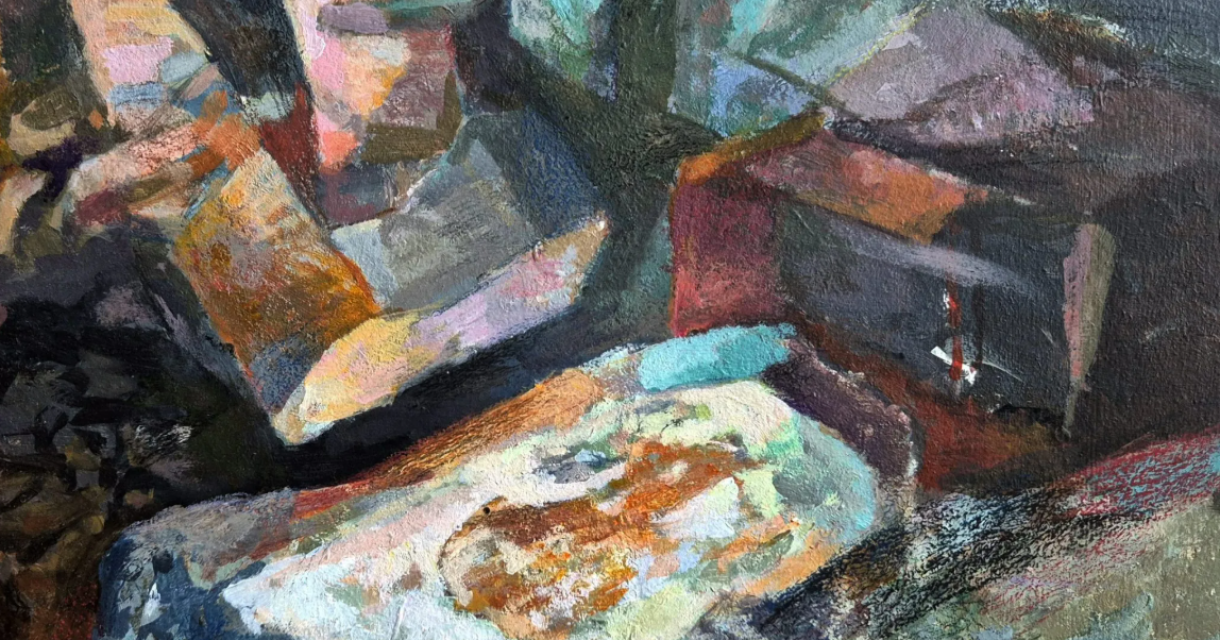 Abstract schilderij met aardse en pastelkleuren op donkere achtergrond
