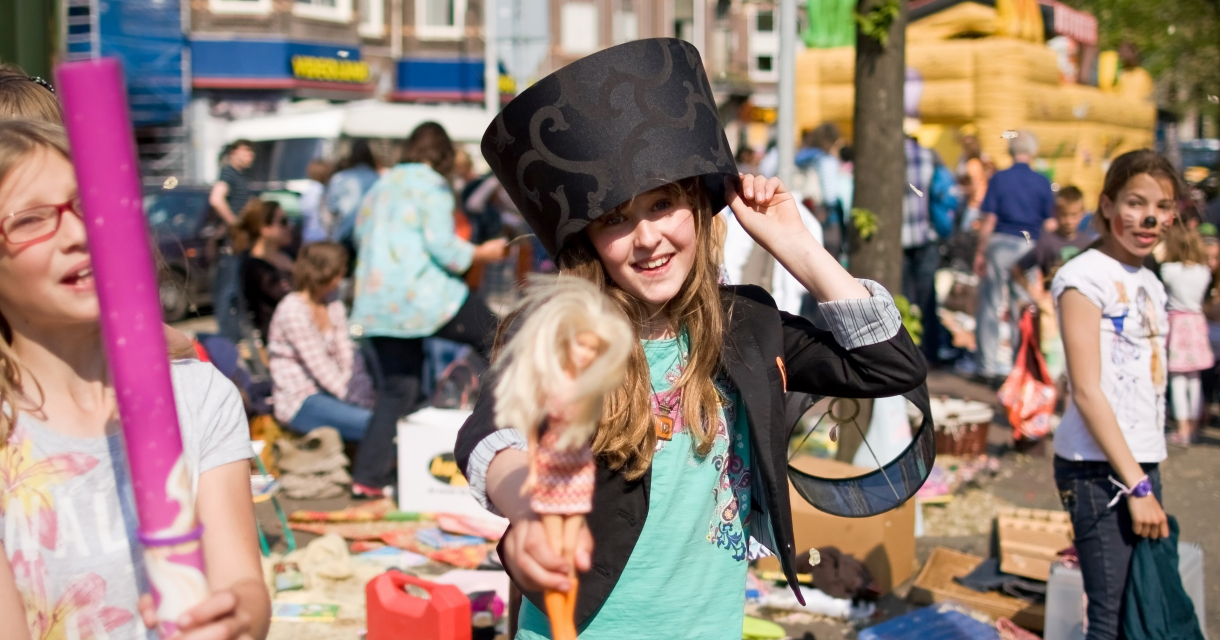 A day to sell all of your stuff (Or: King's Day), kings night den haag 