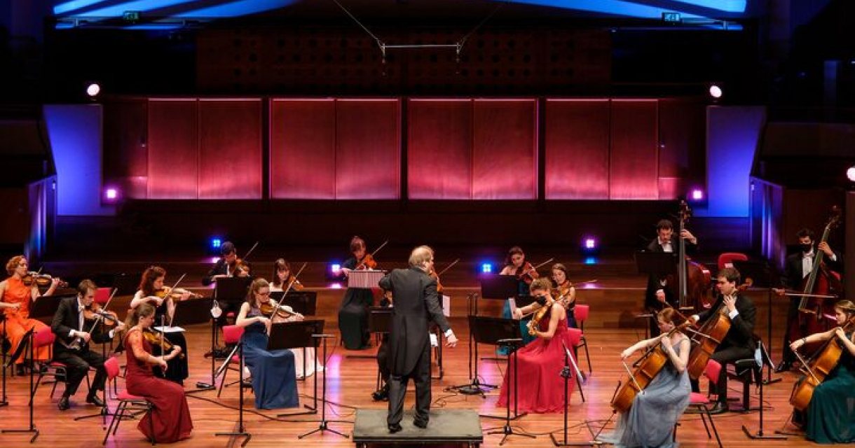 Ciconia Consort - Café Paris, muziek van Lodewijk tot Pompidou Ciconia Consort - Café Paris, muziek van Lodewijk tot Pompidou