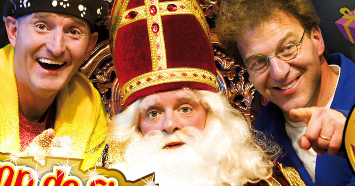 Ernst en Bobbie op het podium tijdens een Sinterklaasvoorstelling