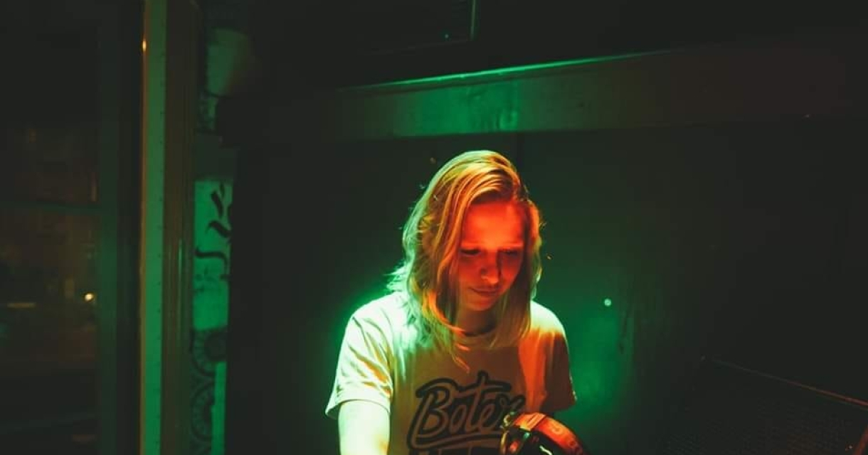 DJ Mies Luid behind the decks at a late-night party