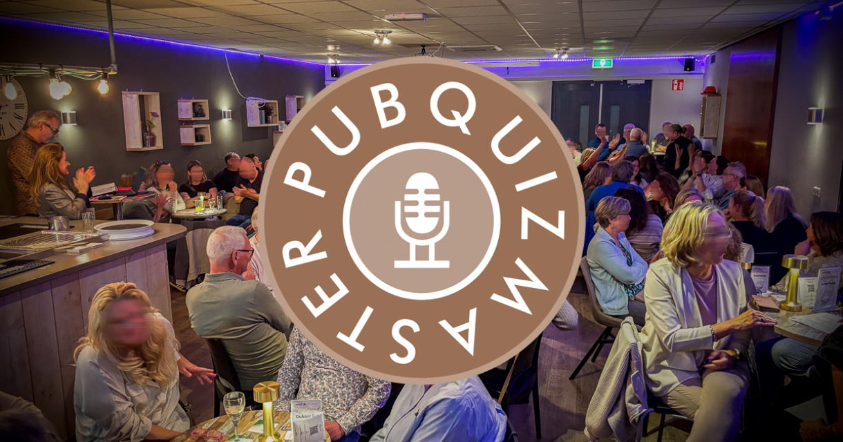 Teams overleggen tijdens een pubquiz in een theaterzaal