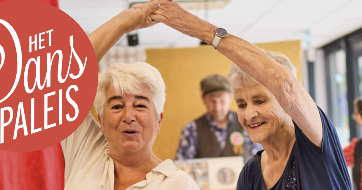 Senioren dansen samen tijdens een dansmiddag bij Musicon in Den Haag