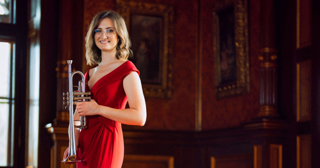 Trompetiste van het Residentieorkest klaar voor het Nieuwjaarsconcert Trompetiste van het Residentieorkest klaar voor het Nieuwjaarsconcert