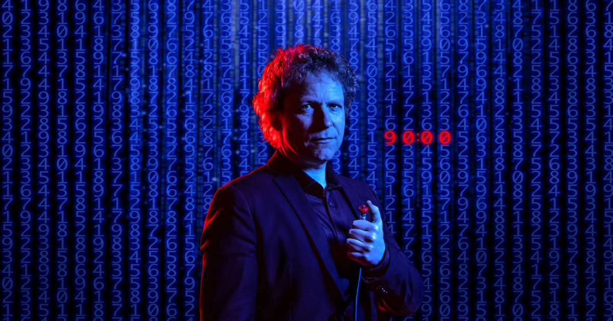 Man in donker pak onder blauw en rood licht, met een futuristische achtergrond van verticale binaire code. Man in donker pak onder blauw en rood licht, met een futuristische achtergrond van verticale binaire code.