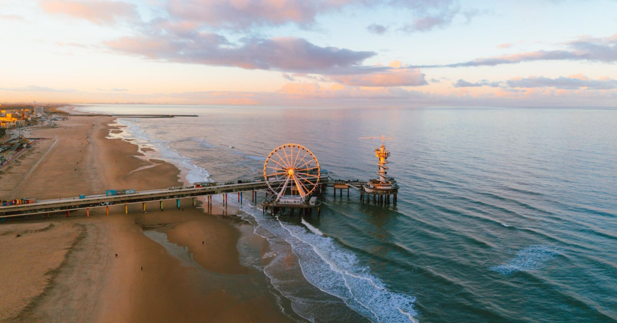 Drone foto van de pier in Scheveningen gemaakt door Bart Jan Verhoef Drone foto van de pier in Scheveningen gemaakt door Bart Jan Verhoef