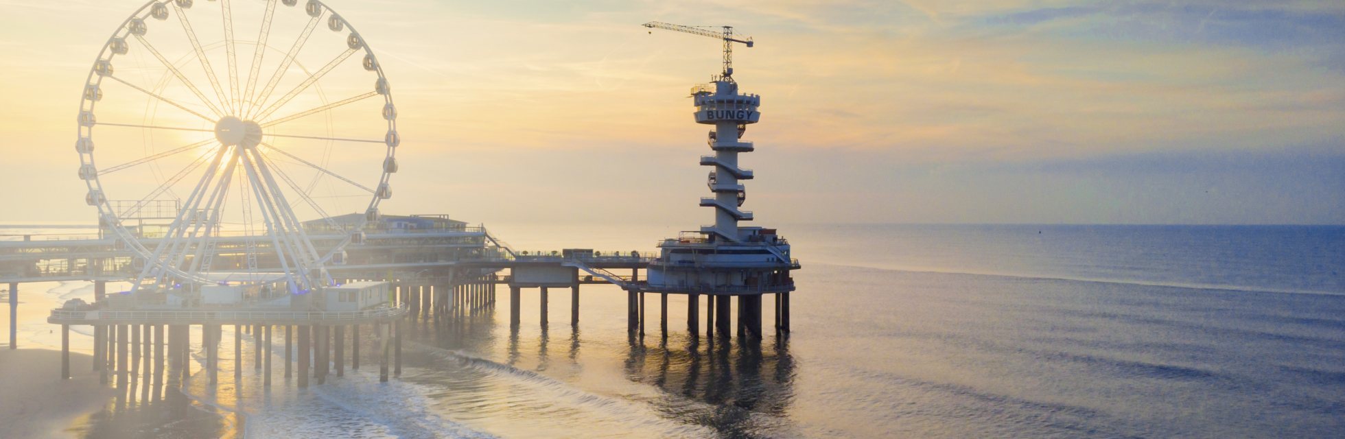 De Pier in Scheveningen vanaf de lucht gezien