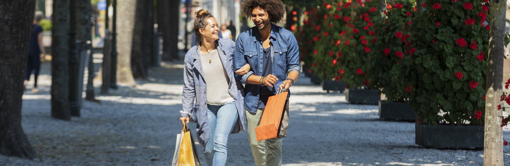 Stel aan het shoppen Binnenstad Den Haag Stel aan het shoppen Binnenstad Den Haag