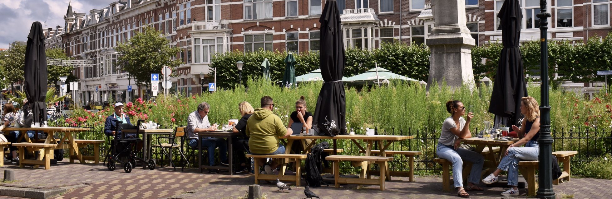 Terras van Café Emma op het Regentesseplein 