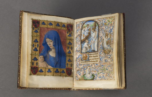 Middeleeuws gebedenboek met kleurrijke miniaturen van Maria met kind en religieuze scène met bladgouddecoratie