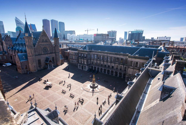 Luchtfoto van het Binnenhof gemaakt door Corne Bastiaansen