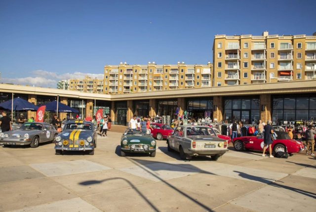 Oldtimers op Scheveningen boulevard Oldtimers op Scheveningen boulevard