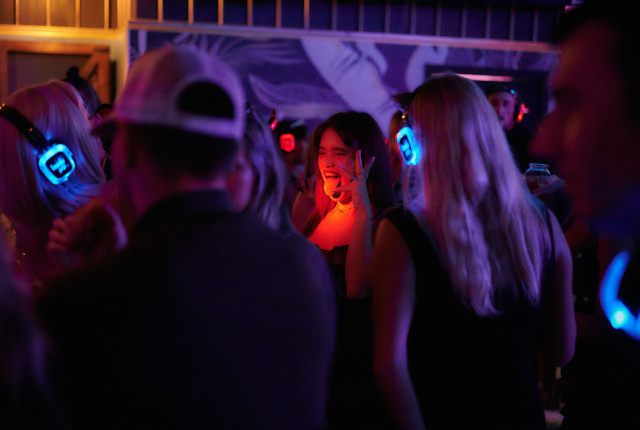 Foto van een Silent Disco evenement Foto van een Silent Disco evenement