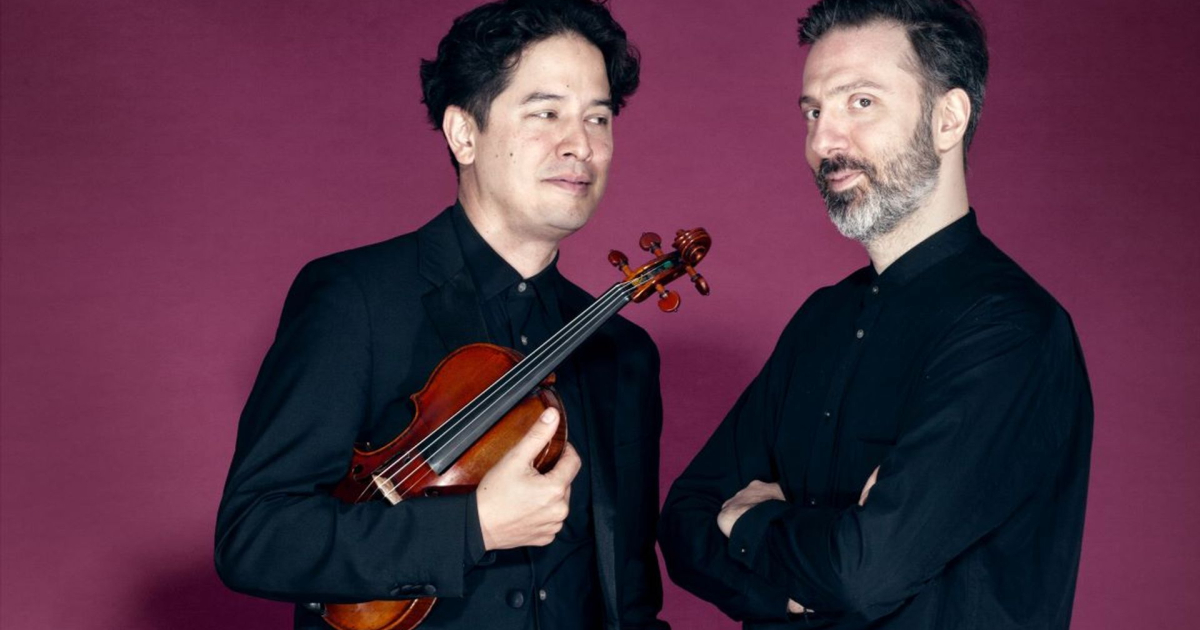 Noe Inui en Vassilis Varvaresos