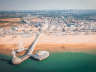 Luchtfoto van de Pier van Scheveningen en strand