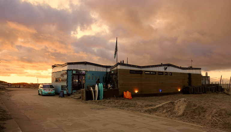Aloha Beachclub, Surfschool & Surfshop in Scheveningen