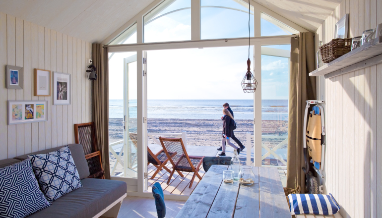 Vanuit het Haags Strandhuisje in Kijkduin kijk je zo naar de zee. 