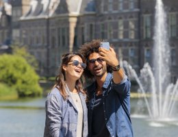 Selfie bij de Hofvijver tijdens stedentrip Den Haag