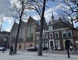 Kloosterk in Den Haag vanaf de buitenkant Kloosterk in Den Haag vanaf de buitenkant