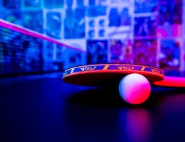 Welkom bij de Secret Ping Pong Bar van Den Haag. Huur een geheime kamer en laat je vaardigheden zien aan de pingpongtafel of bekijk privé een wedstrijd op ons grote scherm.