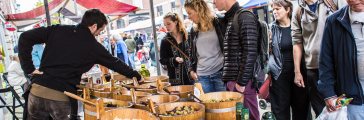 De markt in het Zeeheldenkwartier Den Haag