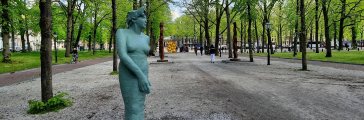 Sculpturen bomen schelpenpad Lange Voorhout