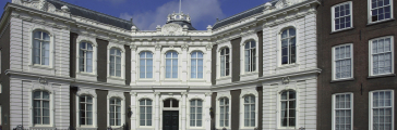 Voorkant van Paleis Kneuterdijk