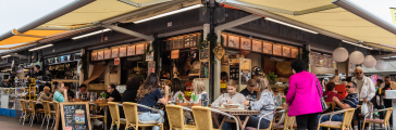 Foto van een marktkraam op de Haagse Markt in Den Haag
