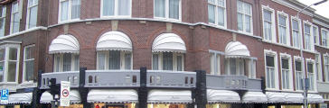 Buitenkant van de winkelpand van Hardies 