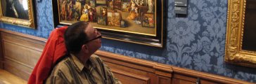 Bezoeker in het Mauritshuis